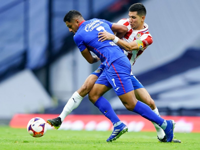 Chivas cae víctima del buen momento de Cruz Azul