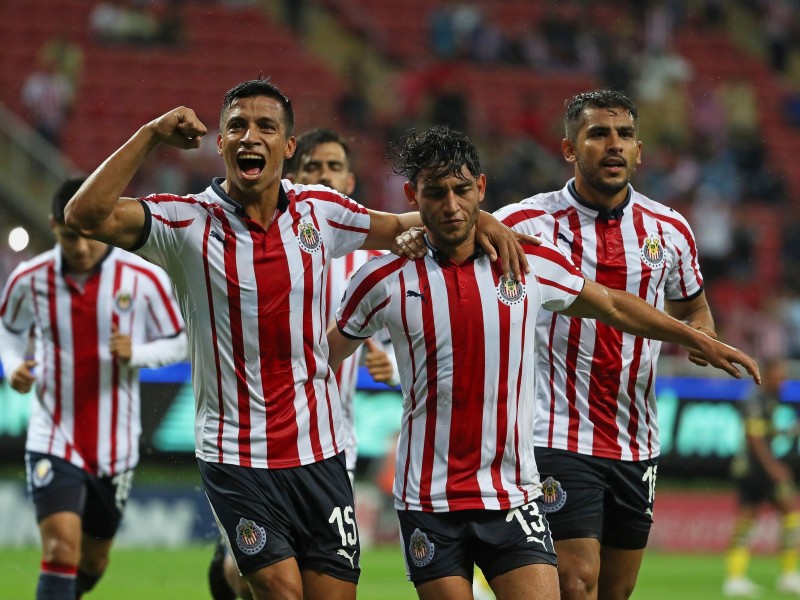 Chivas consigue primera victoria en la era Cardozo