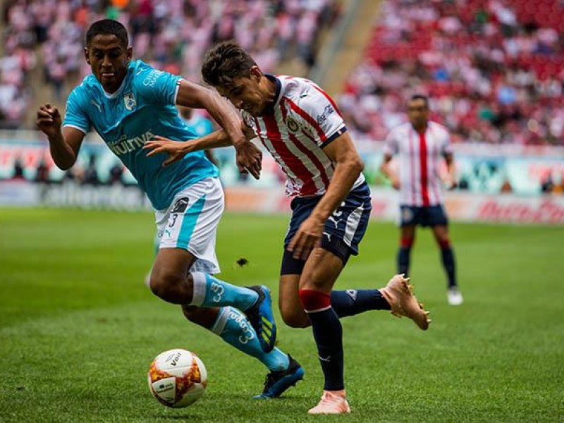 Chivas deja ir dos puntos frente a Querétaro