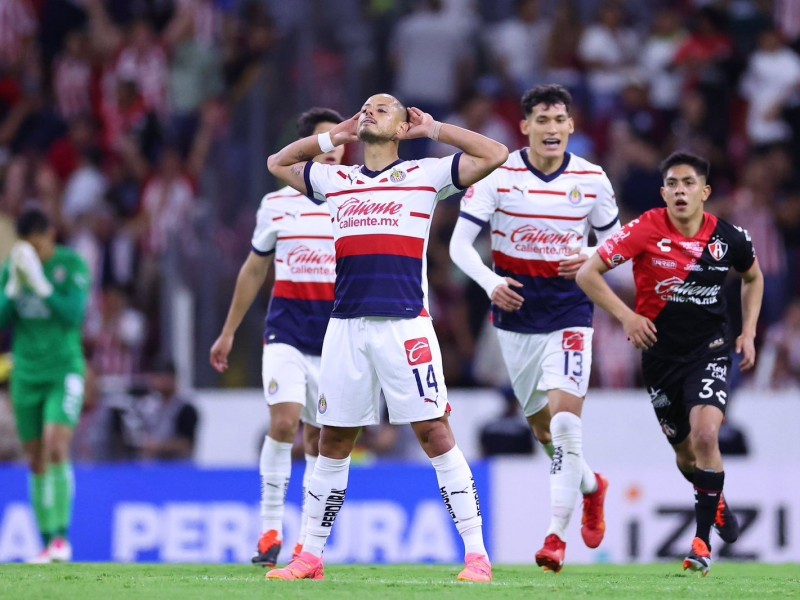 Chivas gana el clásico tapatío y califica a liguilla  