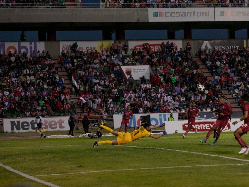 Chivas golea a Mineros en partido amistoso