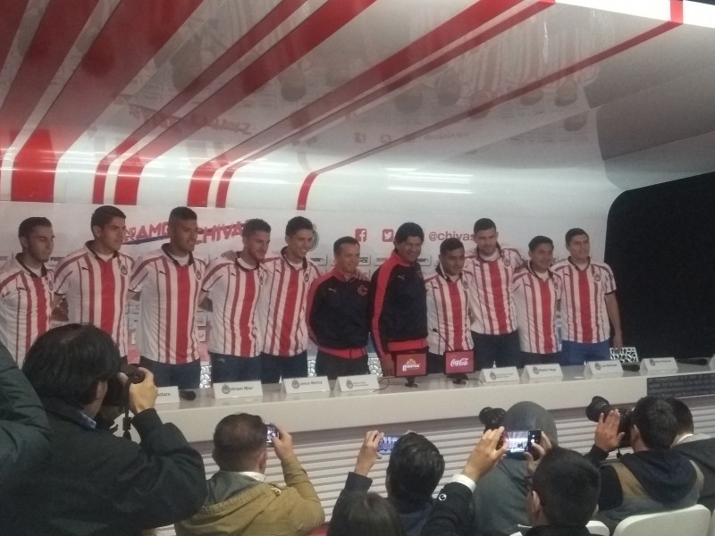 Chivas presenta a sus refuerzos