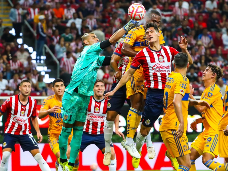 Chivas sufre duro tropiezo ante Tigres UANL