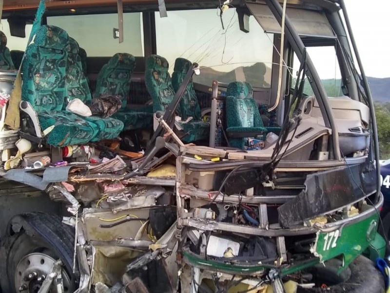 Choca autobús, un muerto en Escuinapa-Acaponeta