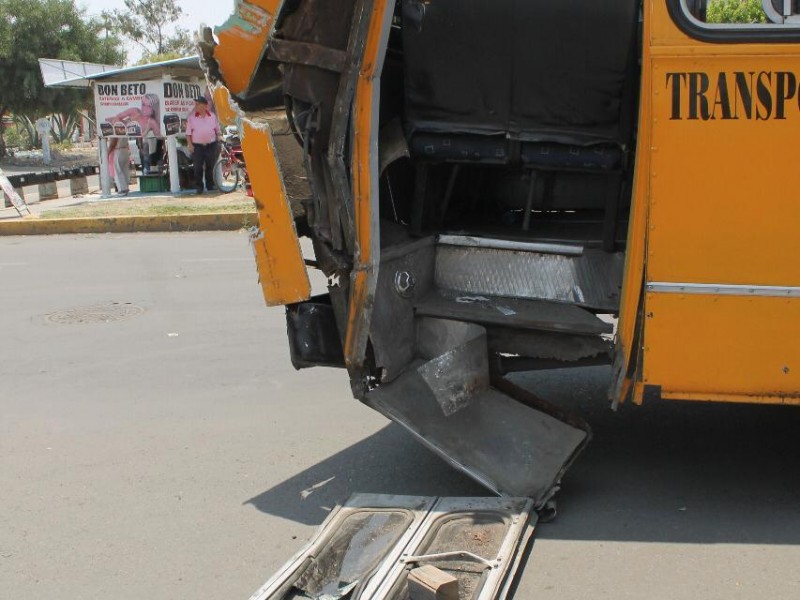 Choca camión escolar VS tren en Ecatepec