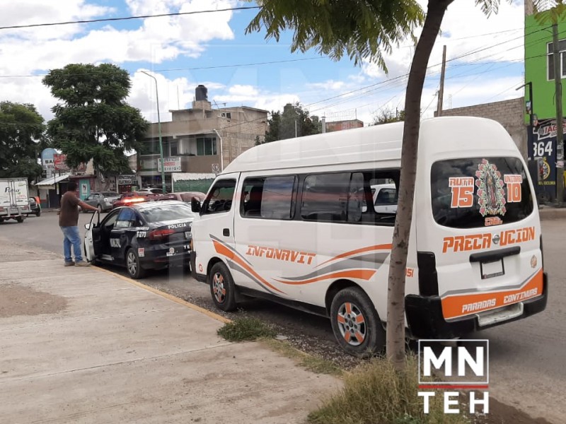 Choca colectiva contra camión