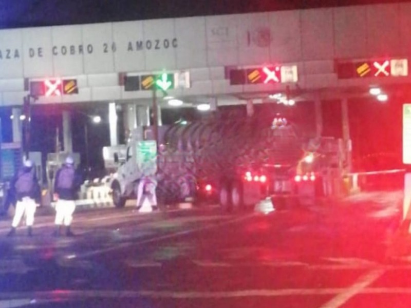 Choca pipa contra módulo de cobro en caseta de Amozoc