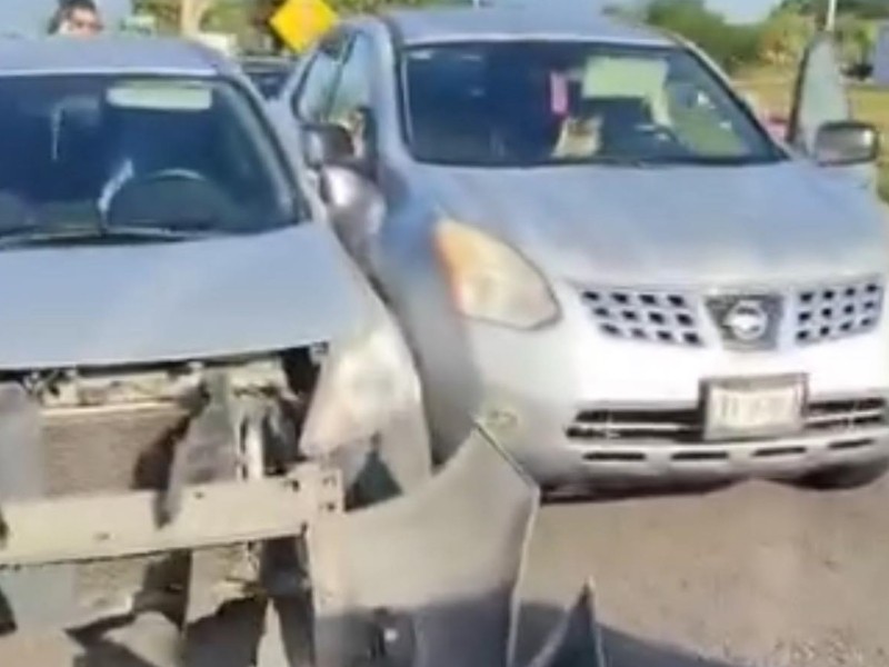 Chocan cinco vehículos en el tercer anillo periférico