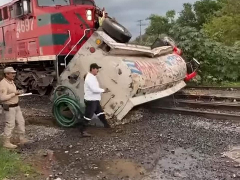 Tren embistió pipa en colonia Tierra y Libertad