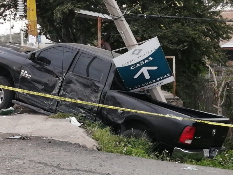 Chocan unidad oficial y camión urbano en Tonalá