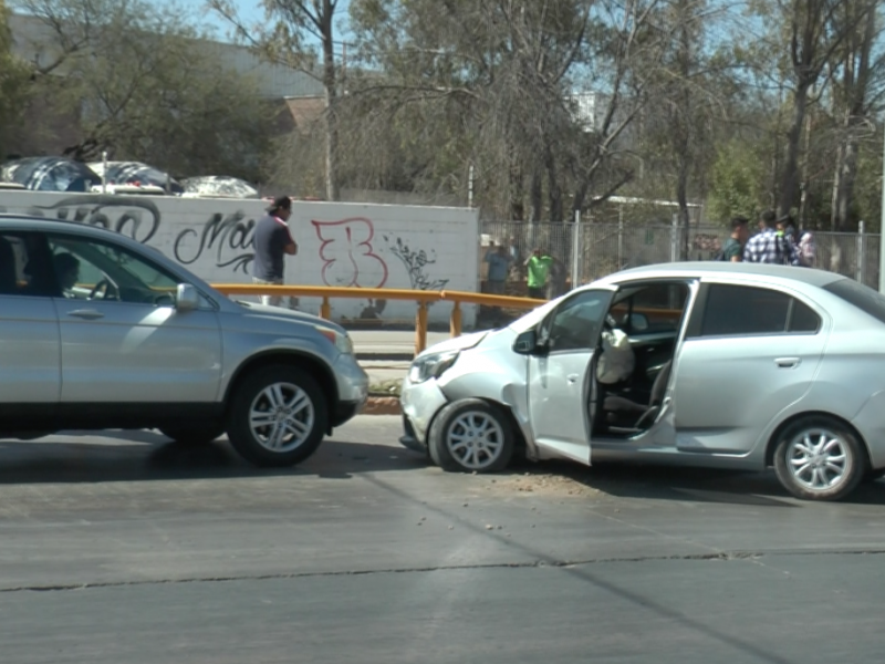 Chocan y detienen el tráfico por una hora en Torres Landa