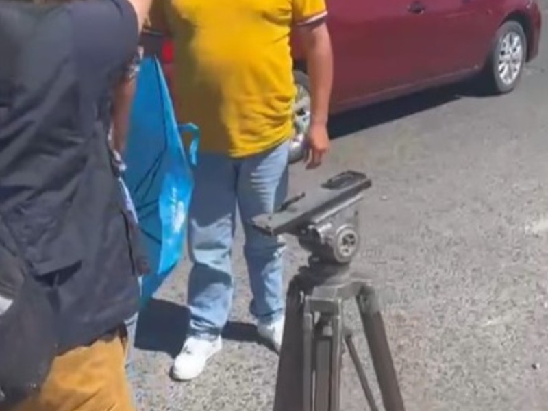 Chofer de aplicación agrede a reportero cuando hacia su trabajo