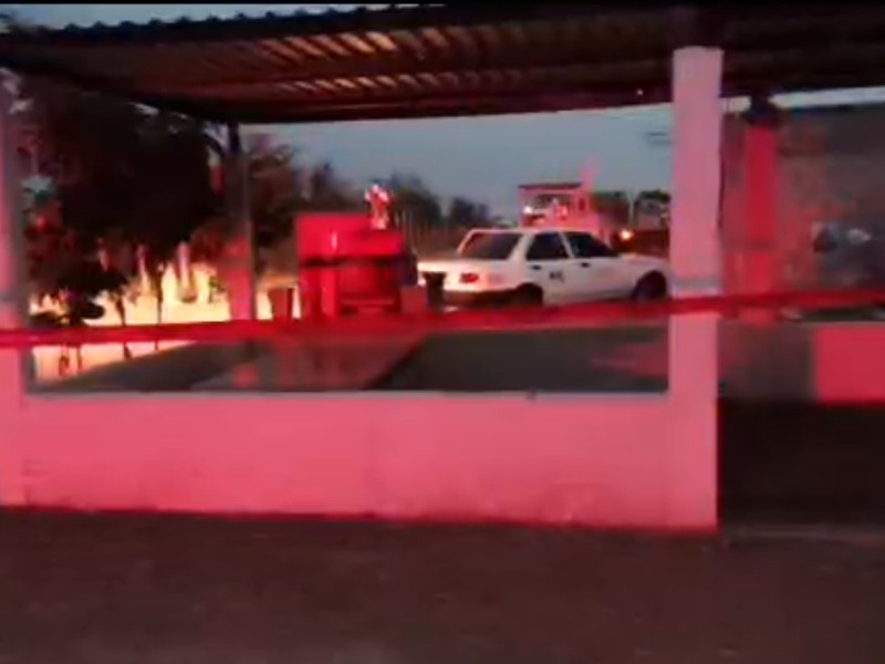 Chofer de taxi muere dentro del Panteón Nuevo en pleno servicio