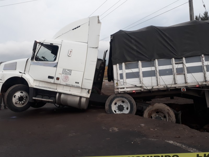 Chofer de trailer desobedeció señalamientos en El Armadillo