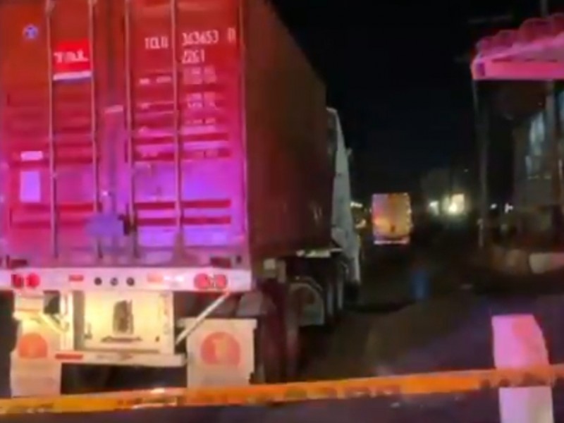 Chofer de tráiler es víctima de un intento de asalto