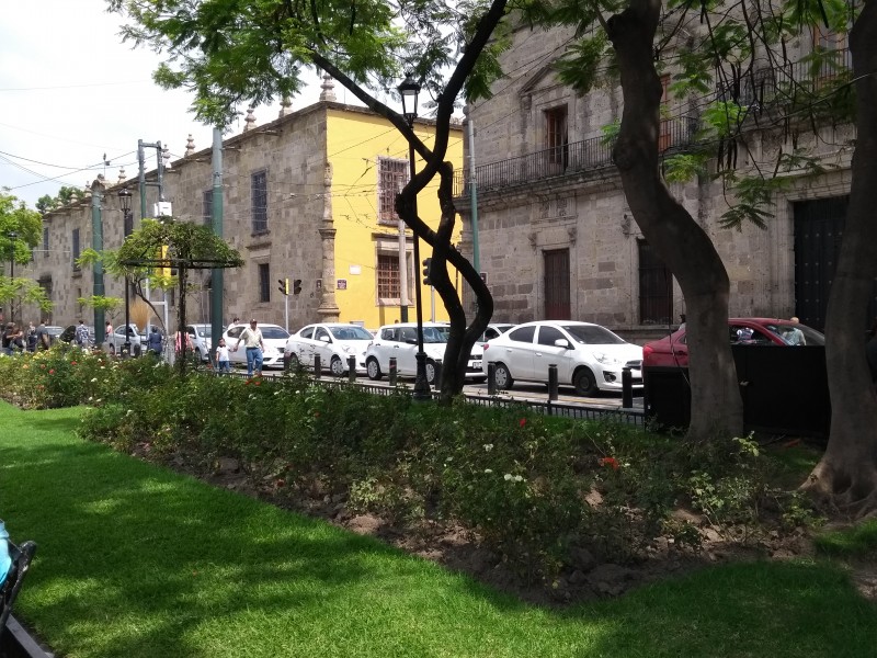 Choferes de Uber se manifiestan frente al Congreso