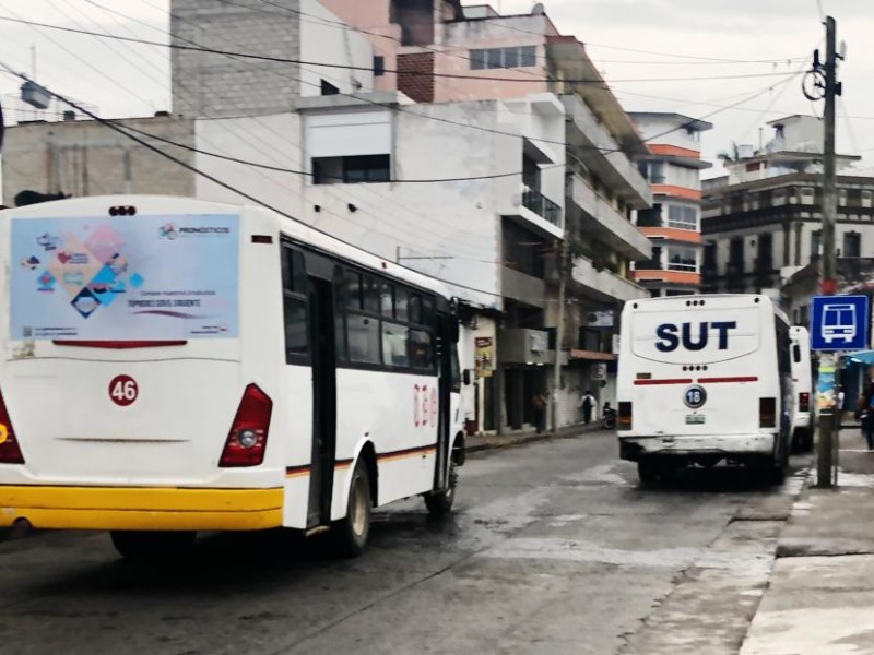 Choferes del transporte público incumplen restricciones