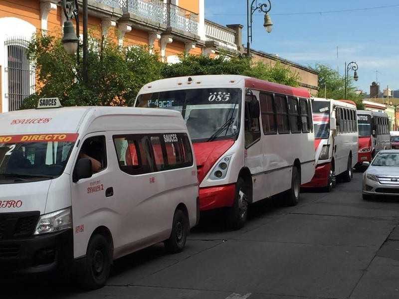 Choferes del transporte público niegan saturación de concesiones