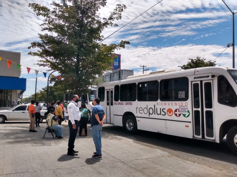 Chóferes del transporte público piden ser vacunados contra el COVID-19