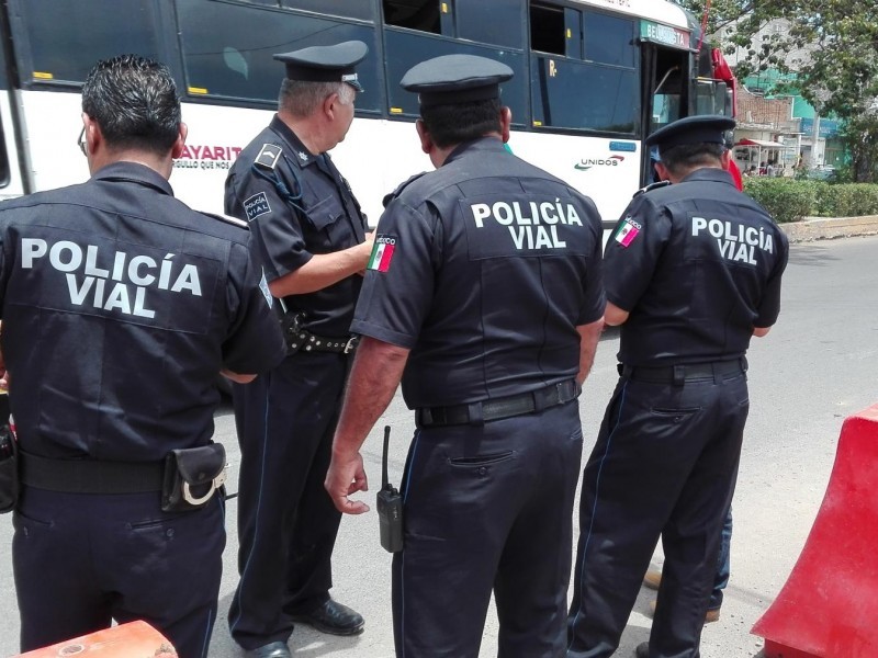Choferes denuncian hostigamiento de policía vial de Tepic