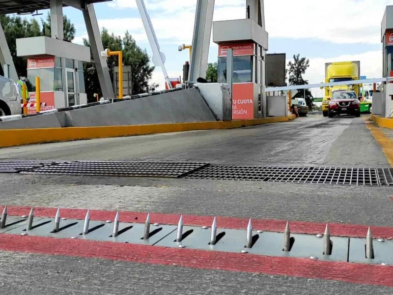 ¡Solo en México! Automovilistas descubren como evadir sistema ponchallantas