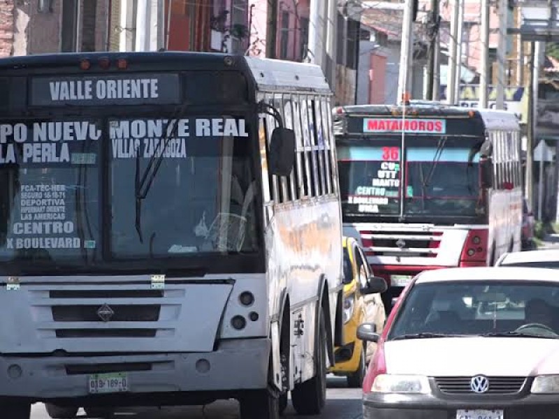 Chóferes no portan cubrebocas, denuncian usuarios en Torreón