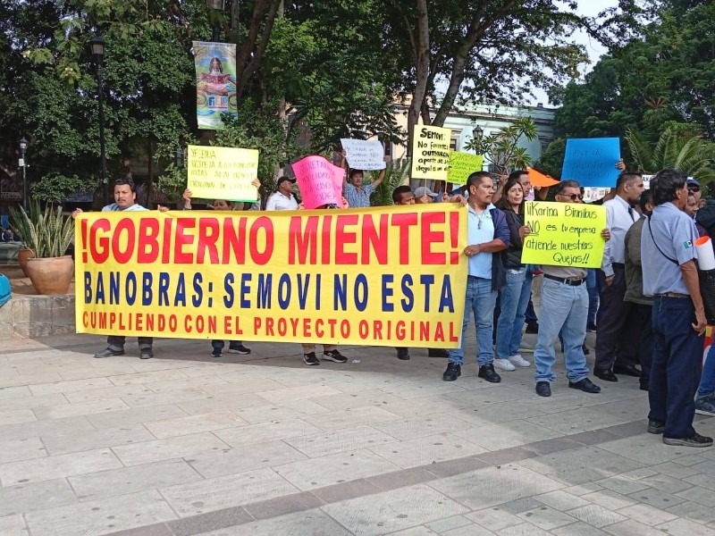 Choferes protestan contra el Binnibus en Oaxaca, denuncian corrupción