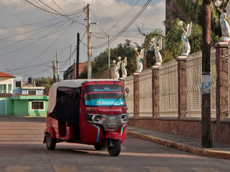 Choferes se benefician de mototaxis