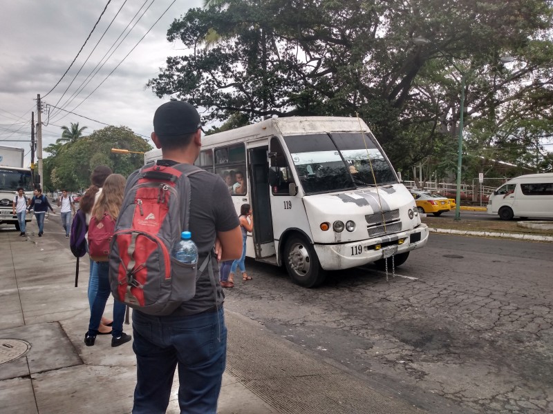 Choferes se resisten a otorgar descuento al transporte