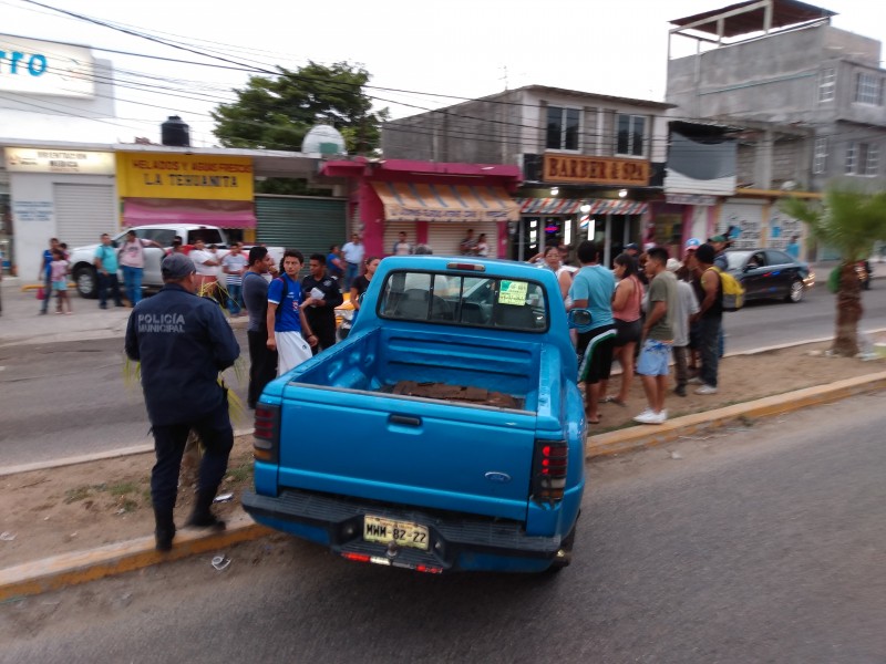 Choque automovilístico sobre 4 carriles deja daños materiales