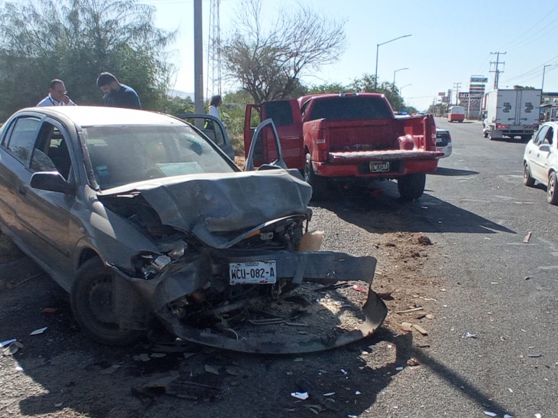 Choque de carros dejó tres lesionados, entre ellos una menor