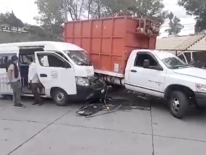 Choque de combi deja tres lesionados