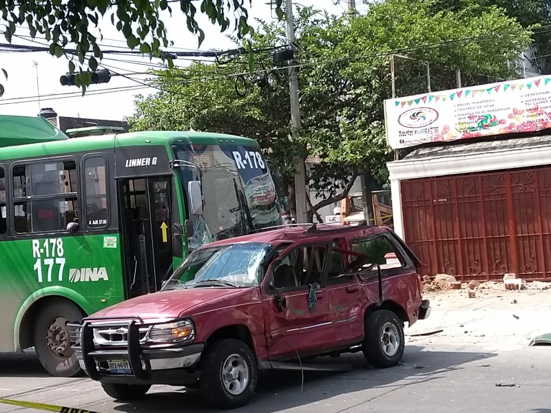 Choque de transporte público deja cuatro lesionados