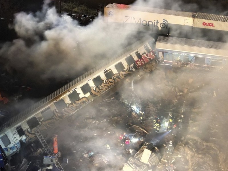 Choque de trenes en Grecia deja 15 muertos