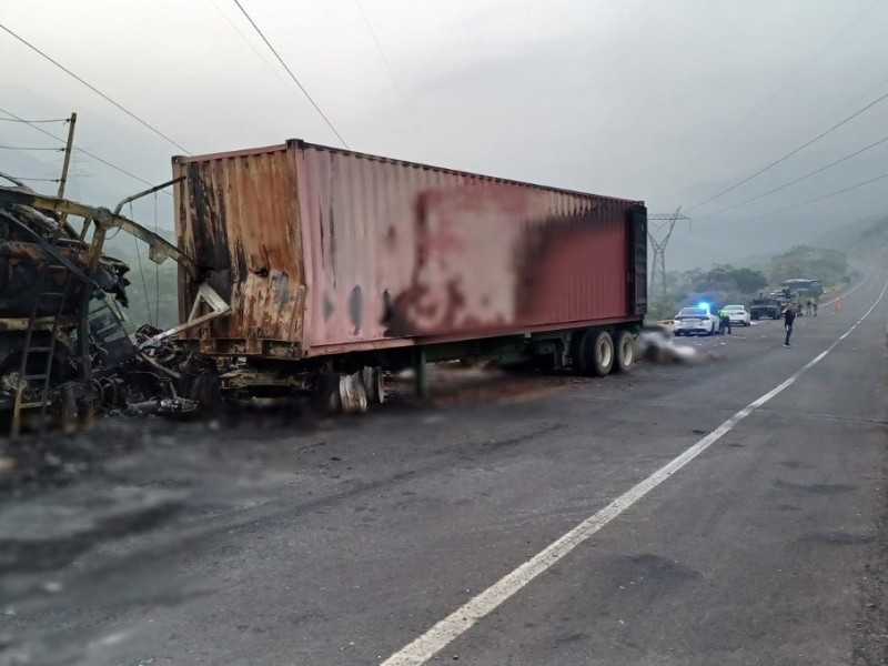 Choque de tres vehículos mantuvo cerrada la autopista Siglo XXI