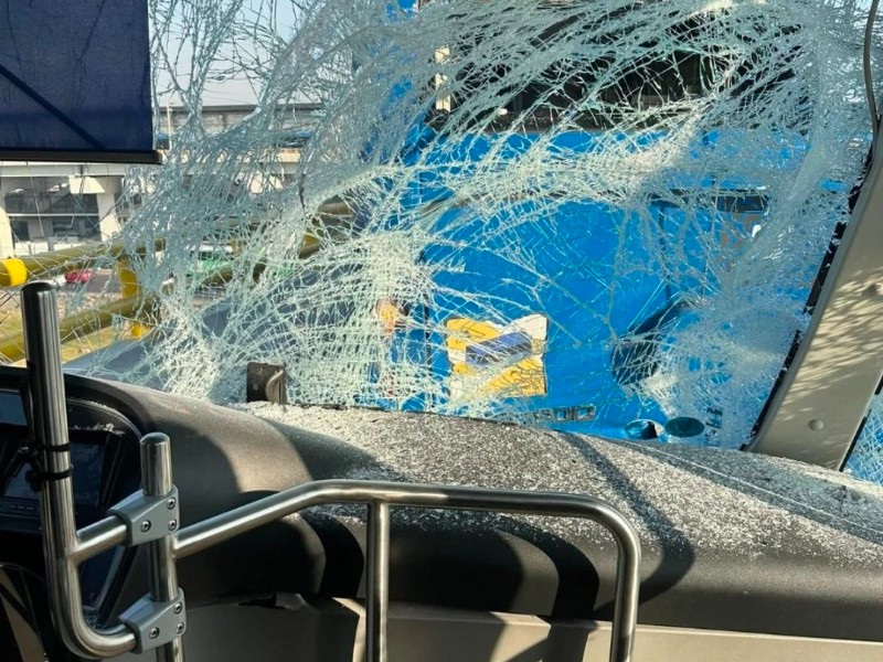 Choque de unidades del Trolebús Elevado en CDMX deja 20 heridos