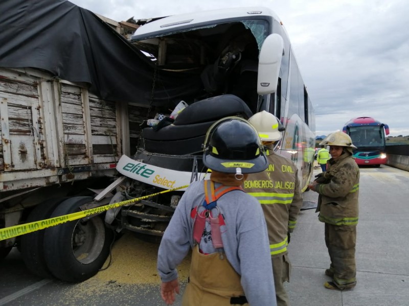 Choque deja 13 lesionados en autopista a Tepic