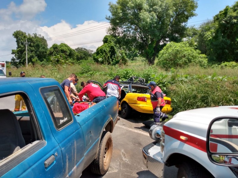 Choque deja dos muertos en Zapotlanejo