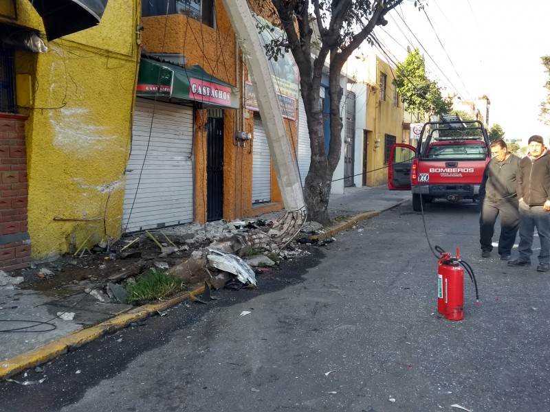 Choque deja sin luz a colonia de Toluca