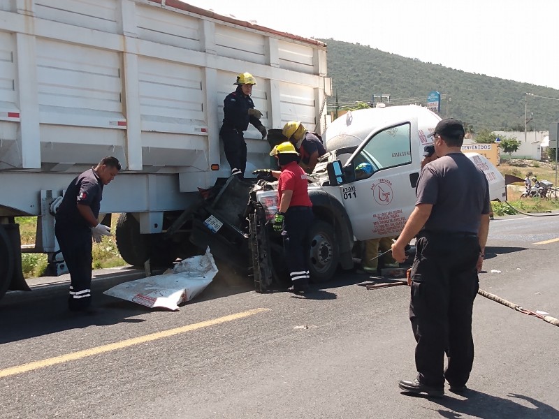 Choque dejó un prensado y dos lesionados