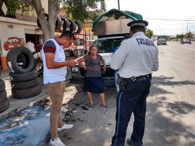 Choque en acceso de Tehuacán dejó daños materiales