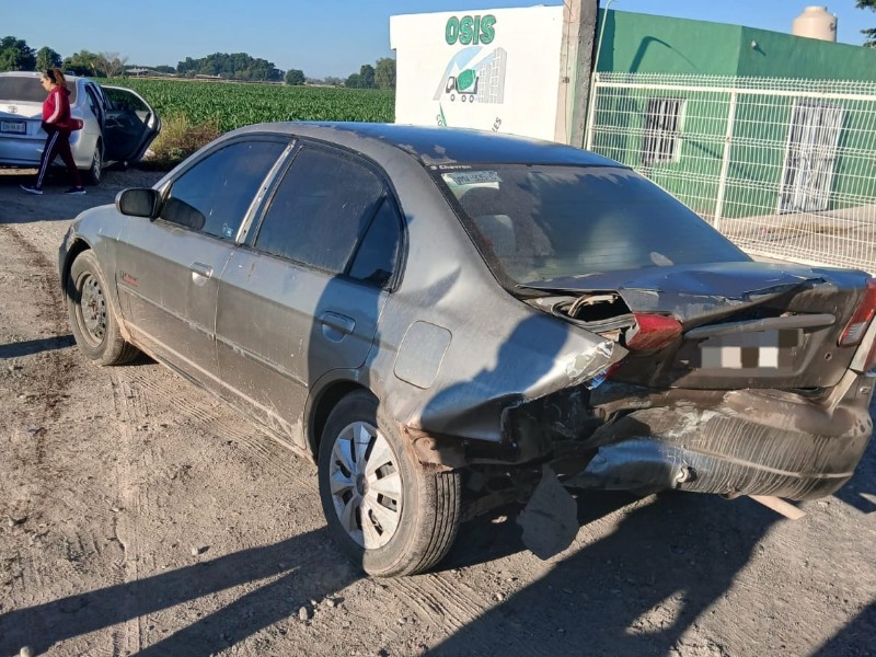 Choque en carretera estatal de Guasave deja fuertes daños materiales