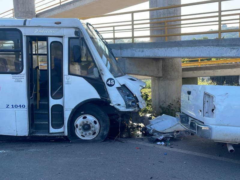 Choque en Compostela generó tráfico pesado en carretera federal 200