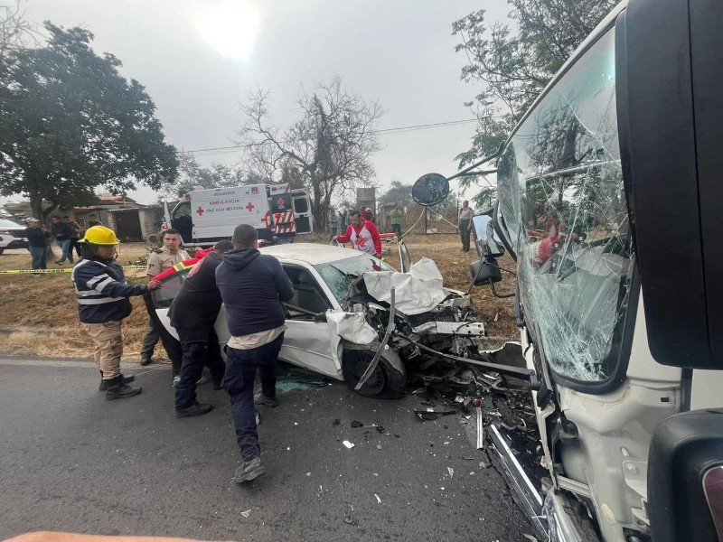 Choque en la carretera Ameca Mascota deja un muerto y un herido