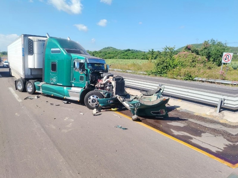 Choque en la Mazatlán- Tepic, deja dos adultos mayores muertos