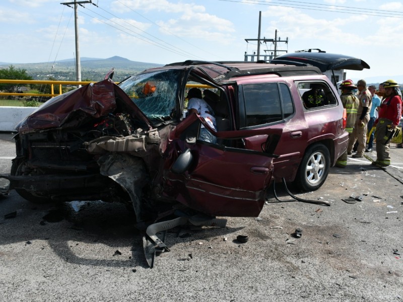 Choque en Zapotlanejo deja tres personas lesionadas