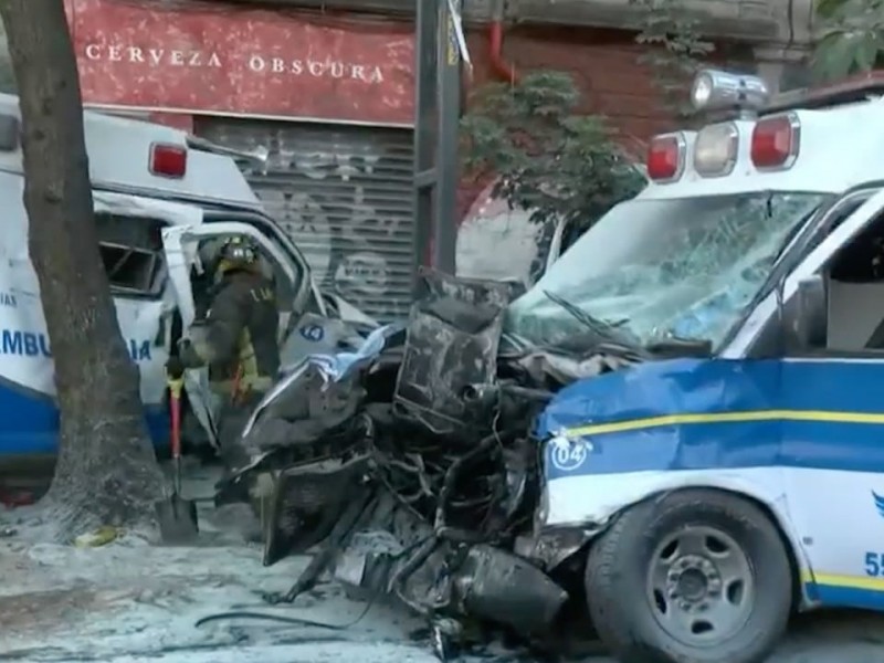 Choque entre ambulancias deja 7 lesionados