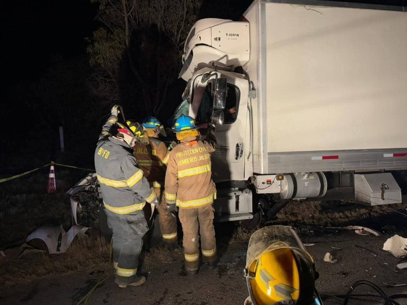 Choque entre camiones deja un muerto en la autopista Aguascalientes ...