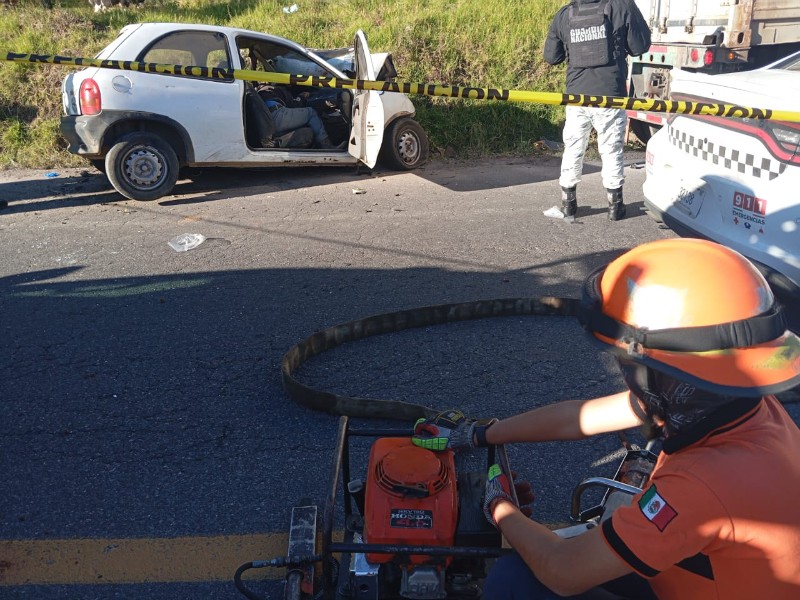 Choque frontal deja dos muertos en la Banderilla–Perote
