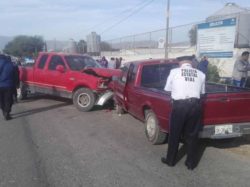 Choque frontal deja tres lesionados de gravedad